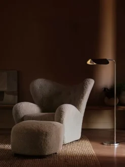 Audo Copenhagen The Tired Man fåtölj, Moonlight fårfäll