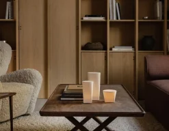 Audo Copenhagen The Tired Man fåtölj, Moonlight fårfäll