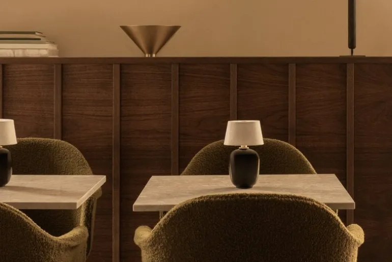 Audo Copenhagen Torso Portable bordslampa, svart