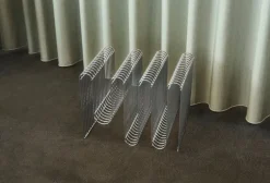 AYTM Curva tidningsställ, silver