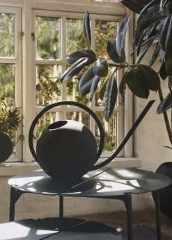 AYTM Globe vattenkanna, stor, svart