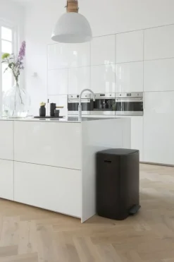 Brabantia Bo Pedal Bin soptunna med pedal, 60 l, mattsvart