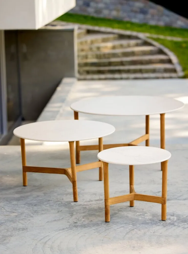 Cane-line Twist soffbord, diam. 70 cm, teak - travertinlook