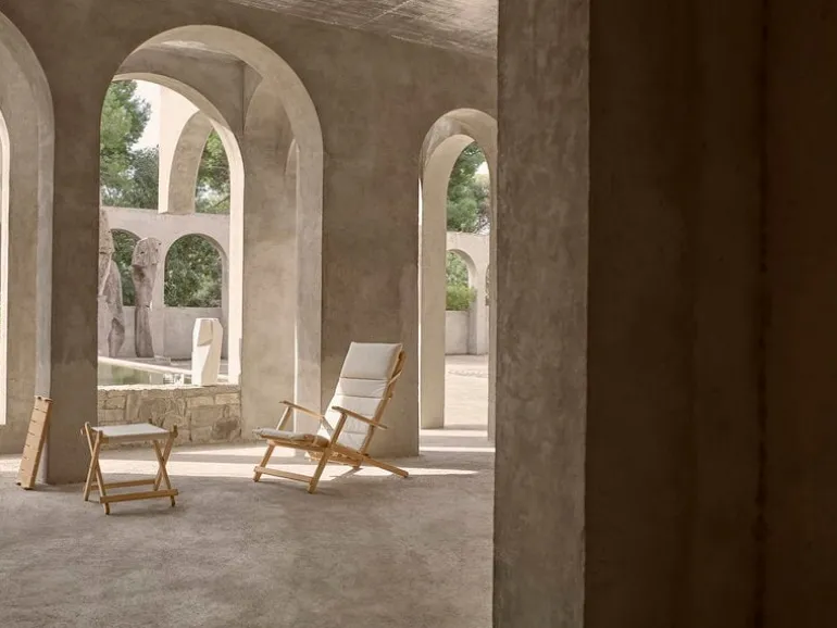 Carl Hansen & Søn BM5768 fotpall för däckstol, teak - off-white