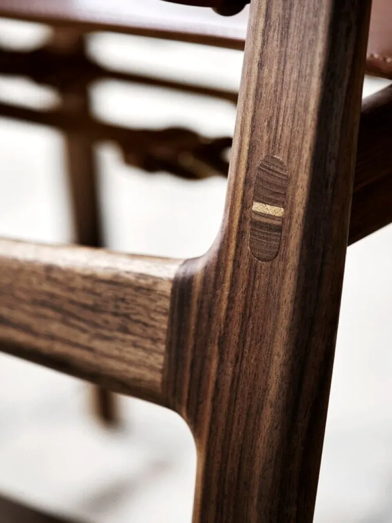 Carl Hansen & Søn BM1106 Huntsman stol, oljad valnöt - svart läder - stål