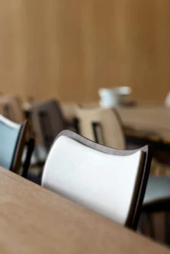 Carl Hansen & Søn VLA26P Vega stol, svart - lackerad ek - Mood 01104