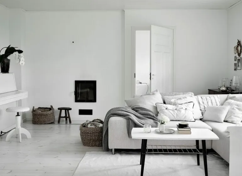 Cozy Publishing Happy Homes: White Walls