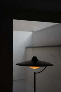 DCWéditions Biny golvlampa, svart