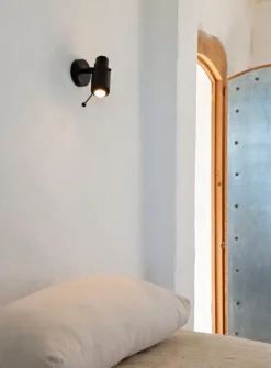 DCWéditions Biny Spot vägglampa med pinne, svart