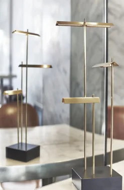 DCWéditions Knokke sladdlös bordslampa, borstad mässing