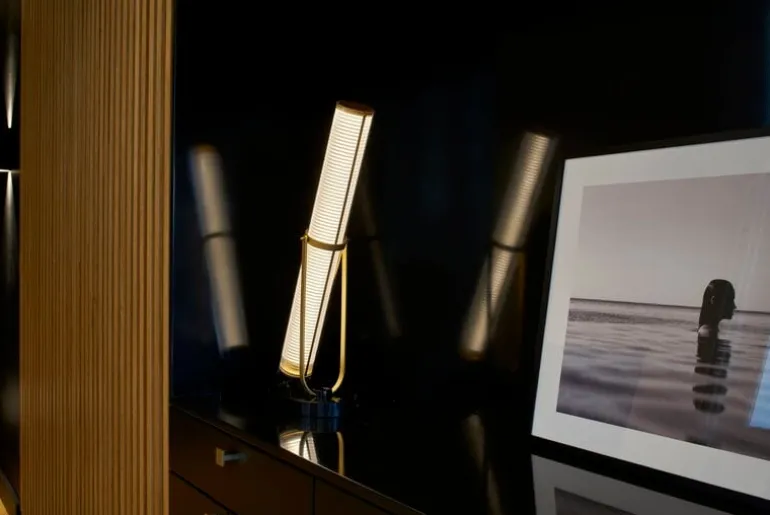 DCWéditions La Lampe Frechin bordslampa, guld - svart