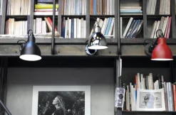 DCWéditions Lampe Gras 304 CA vägglampa, rund skärm med kabel, svart