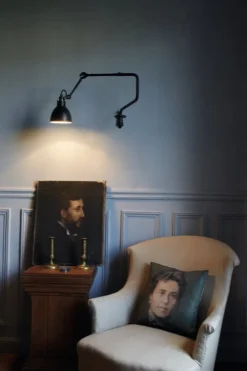 DCWéditions Lampe Gras 303 vägglampa, rund skärm, svart