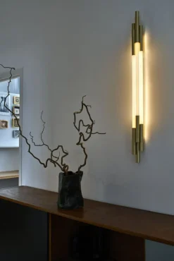 DCWéditions Org 1050 vägglampa, guld