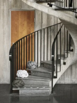 Design House Stockholm Knot kudde, vit - grå