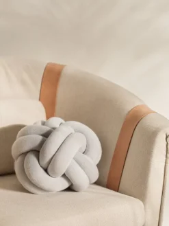 Design House Stockholm Knot kudde, vit - grå