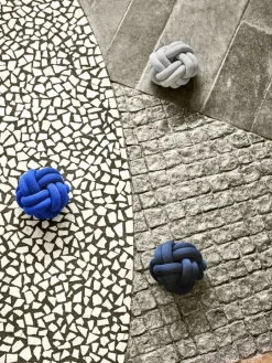 Design House Stockholm Knot kudde, vit - grå