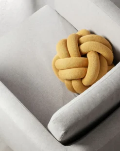 Design House Stockholm Knot kudde, gul