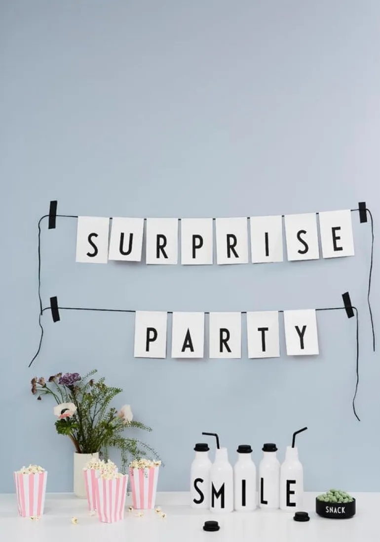 Design Letters Arne Jacobsen dricksflaska, A–Z