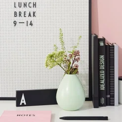 Design Letters Arne Jacobsen pennfodral, A-Z