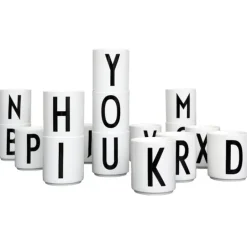 Design Letters Arne Jacobsen porslinsmugg, vit, A-Z