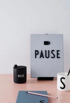 Design Letters Arne Jacobsen porslinsmugg, vit, A-Z