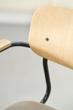 FDB Møbler J183 Holmen stol med armstöd, ekfaner - Grain Taupe