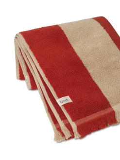 ferm LIVING Alee badhandduk, 70 x 140 cm, beige - röd