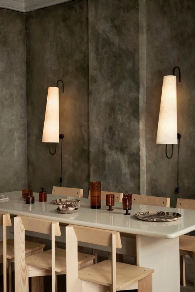 ferm LIVING Ancora vägglampa, svart - natur