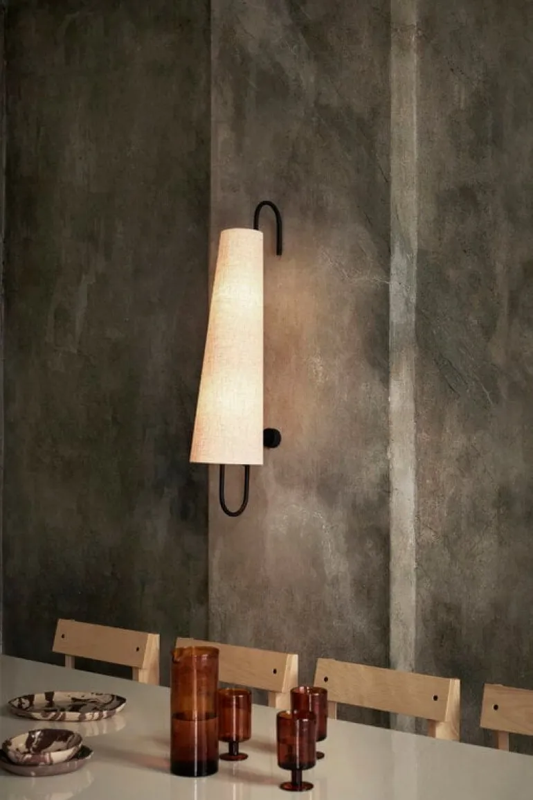 ferm LIVING Ancora vägglampa, svart - natur