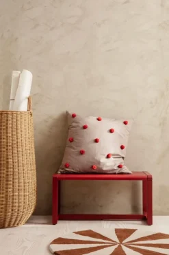 ferm LIVING Arch tuftad matta, liten, mörk tegel - offwhite