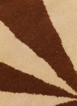 ferm LIVING Arch tuftad matta, liten, mörk tegel - offwhite