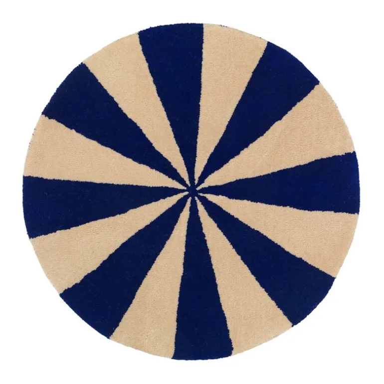 ferm LIVING Arch tuftad matta, liten, klarblå - offwhite