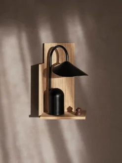 ferm LIVING Arum bärbar lampa, svart