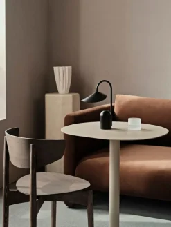 ferm LIVING Arum bärbar lampa, svart