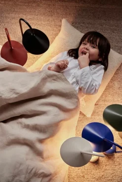 ferm LIVING Arum bärbar lampa, svart