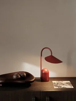 ferm LIVING Arum bärbar lampa, oxidröd