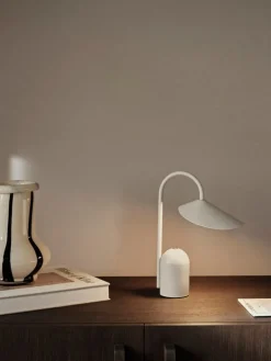 ferm LIVING Arum bärbar lampa, kashmir