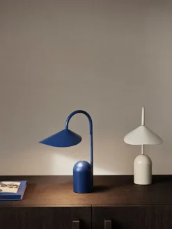 ferm LIVING Arum bärbar lampa, kashmir
