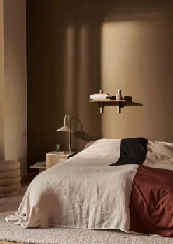 ferm LIVING Arum vägglampa med snurrfunktion, kashmir