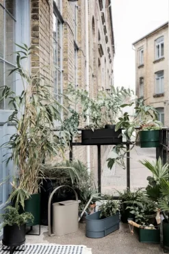 ferm LIVING Bau balkonglåda, svart