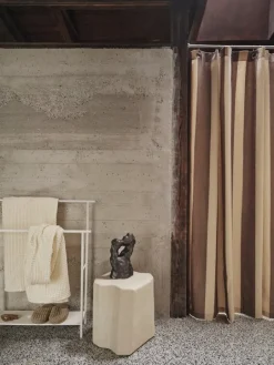 ferm LIVING Chambray duschdraperi, carob brown - pergament