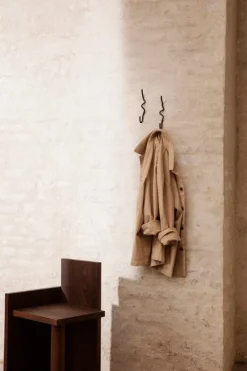 ferm LIVING Curvature krok, svart mässing