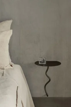 ferm LIVING Curvature väggbord, svart mässing