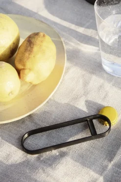 ferm LIVING Fein flasköppnare, svart mässing