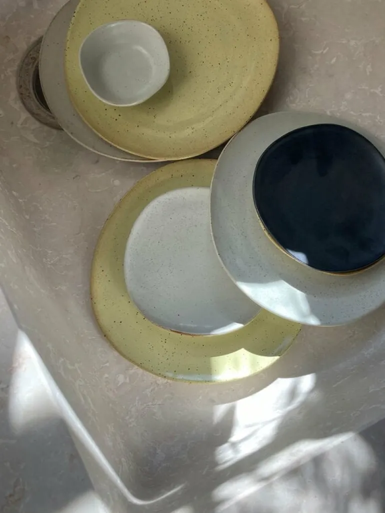 ferm LIVING Flow tallrik, stor, off - white speckle