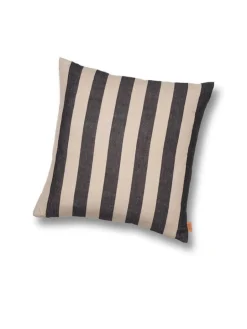 ferm LIVING Grand kudde, 50 x 50 cm, sand - svart