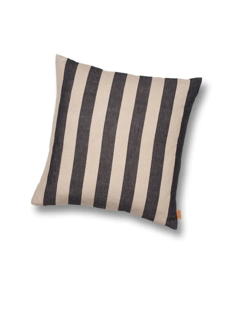 ferm LIVING Grand kudde, 50 x 50 cm, sand - svart