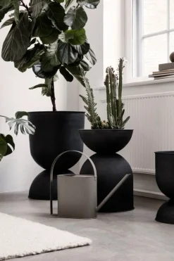 ferm LIVING Hourglass kruka, S, svart
