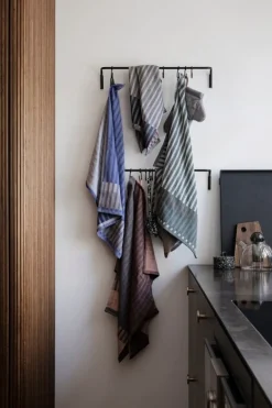 ferm LIVING Köksstång 6 krokar, svart